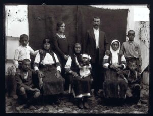 A family from the village of Gjavato, Bitola, 1914