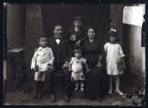 Vancho Cvetkov, baker, with his family, Bitola, 1915