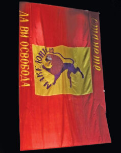 Знамето на Разловечкото востание изработено од Станислава Караиванова и баба Недела