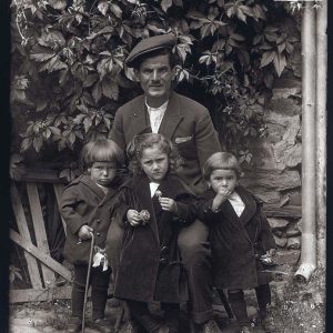 Татко со три деца, Битола, 1917 г.